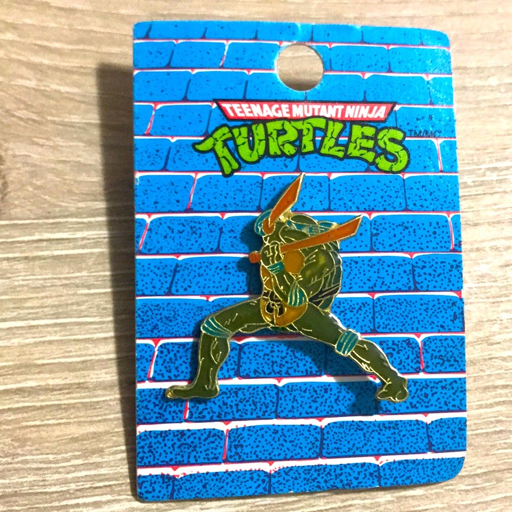 Vintage 1990 TMNT Ninja Turtles Leonardo Pin (Mint in Packaging)